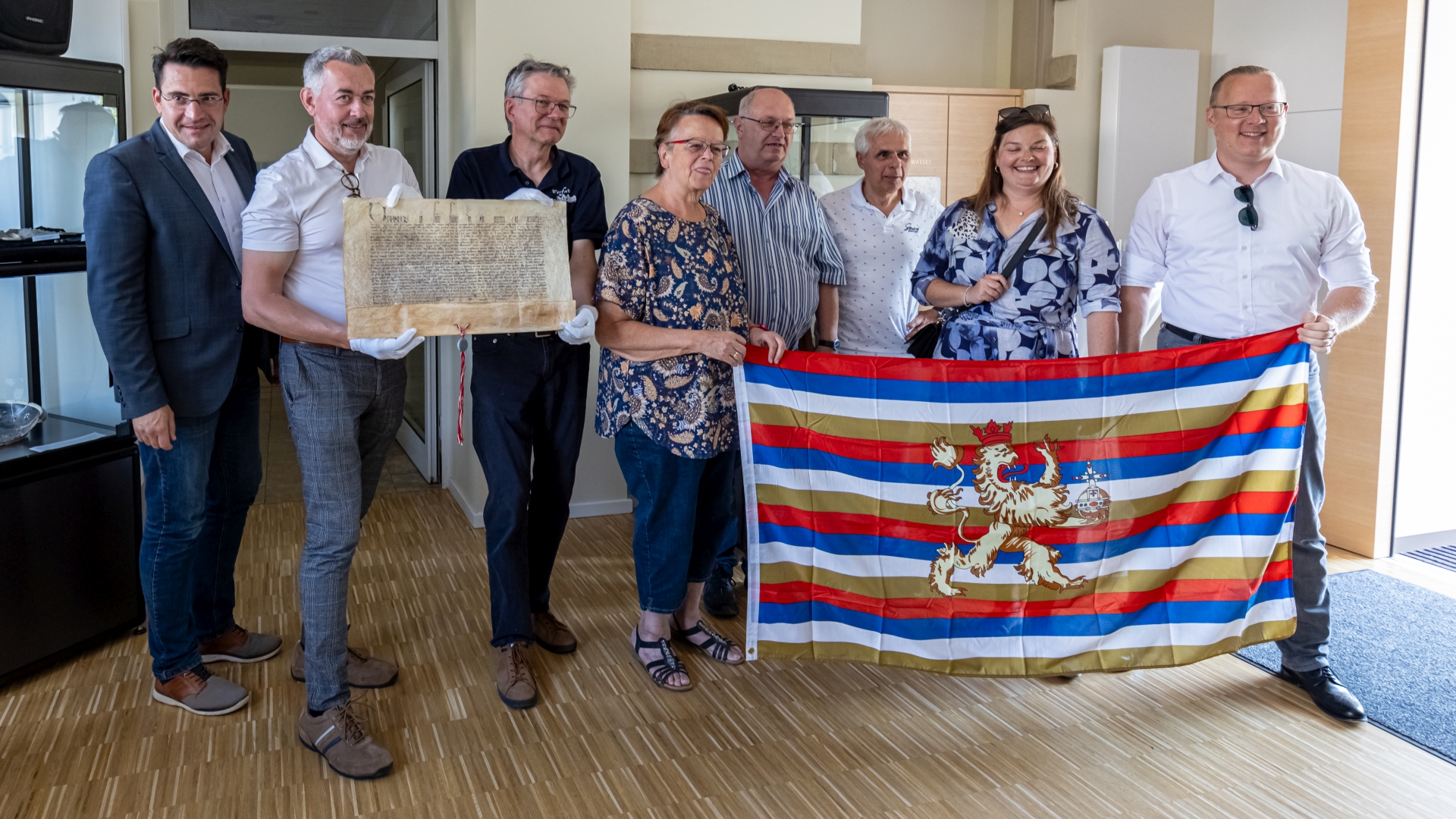 309A2635_Brgermeister_Stefan_Weisbrod_v_l_Knstler_Hans-Jrgen_van_Akkeren_Arbeitskreissprecher_Benny_Schaich-Lebek_und_die_Gemeinderte_Sabine_Petzold_Dieter_Rsch_Charly_Weibel_Patricia_Faber_sowie_Simon_Schell